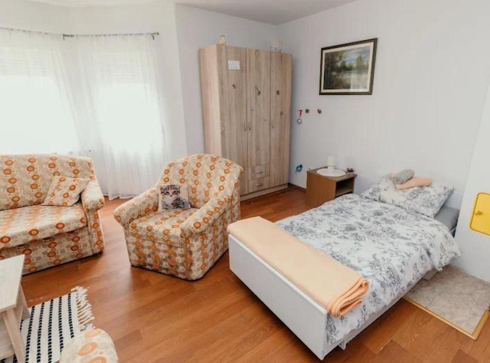 Apartmani Tea I Toni Gradiste Exterior foto
